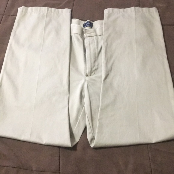 Dockers khakis. Classic straight fit. Size 36x32 - Picture 3 of 6